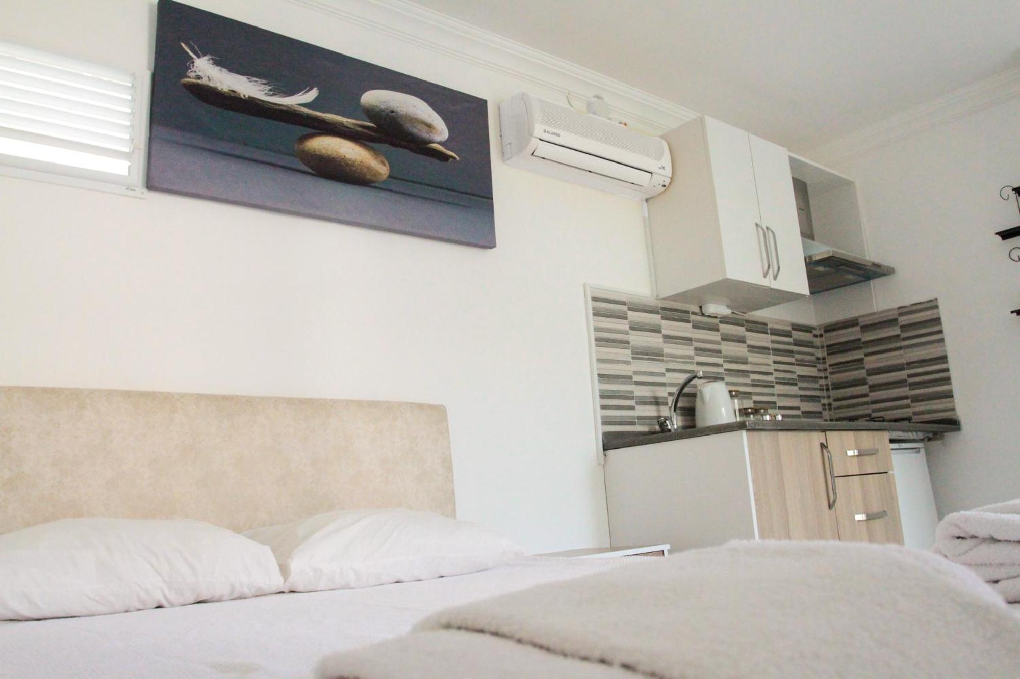 Hillside Apart Hotel Extérieur photo