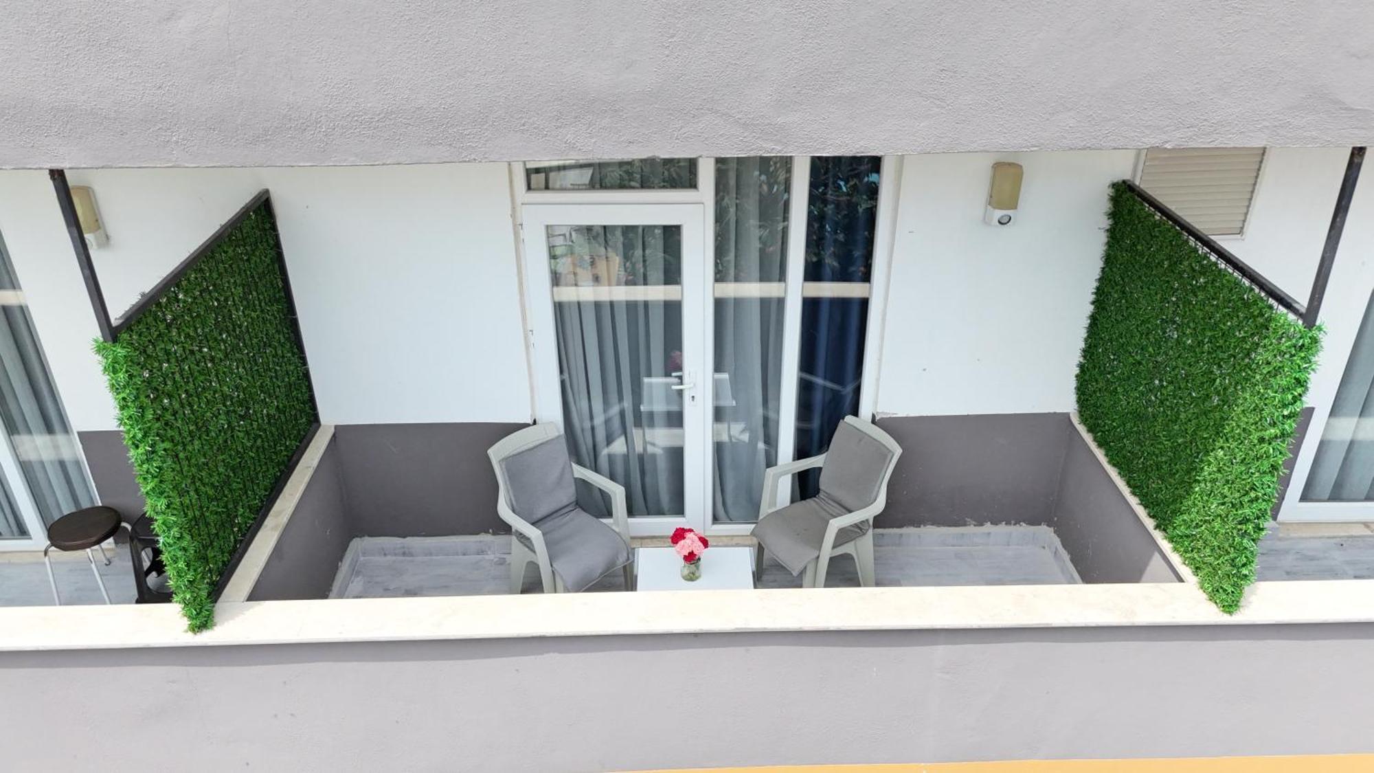 Hillside Apart Hotel Extérieur photo