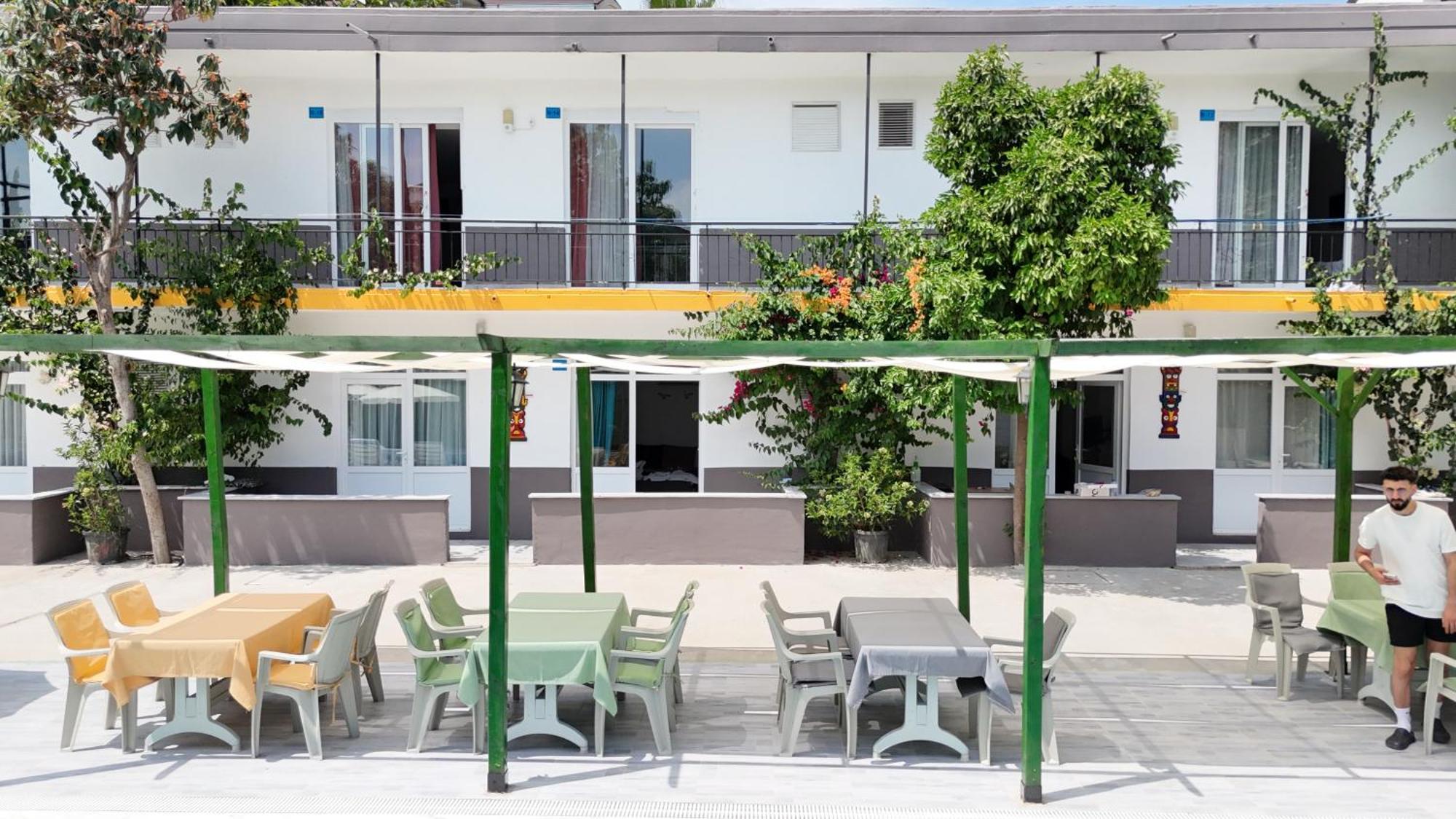 Hillside Apart Hotel Extérieur photo